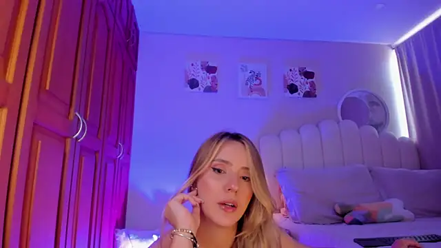 martinaaricci online show from February 9, 2026, 3:21 pm