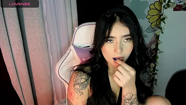 Snapshot of pamela__mar chatting on December 19, 2024, 12:34 am pamela mar online show from December 19, 2024, 12:34 am