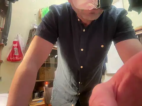 Snapshot of Ariel_Ari chatting on February 25, 2025, 1:30 am Ariel Ari online show from February 25, 2025, 1:30 am