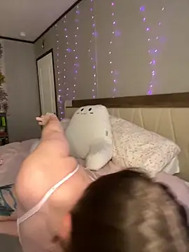 Sweetdee222x online show from September 10, 2025, 10:31 pm