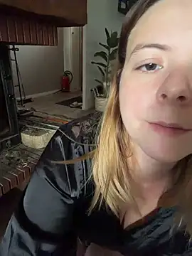 Nina blain online show from December 5, 2025, 1:43 pm