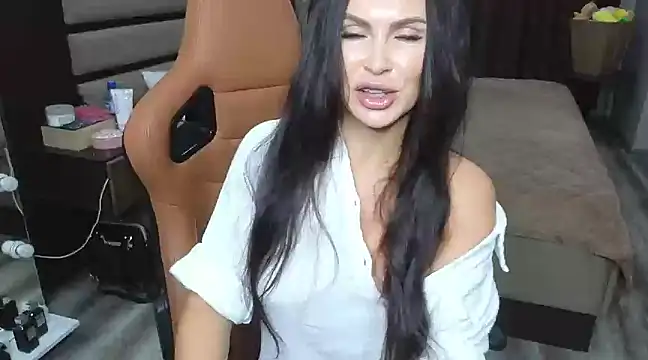 Snapshot of KimDavisBaby chatting on March 15, 2025, 2:01 pm KimDavisBaby online show from March 15, 2025, 2:01 pm