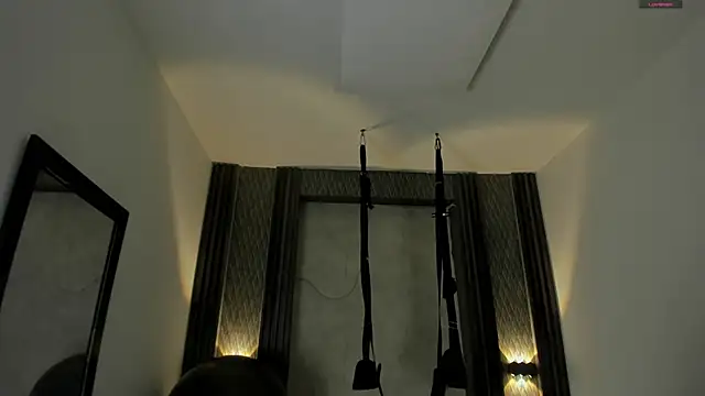 selene red  online show from October 7, 2025, 1:45 pm