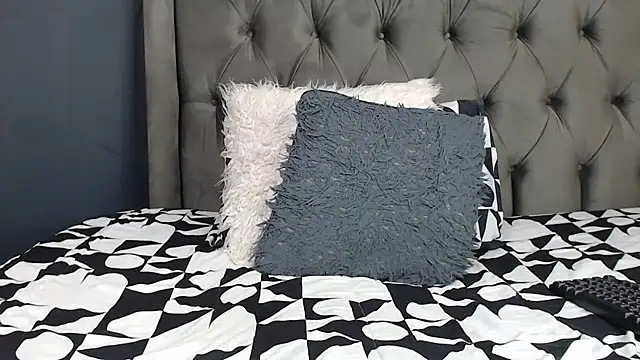 LOYAL SASHA online show from October 12, 2025, 11:11 am