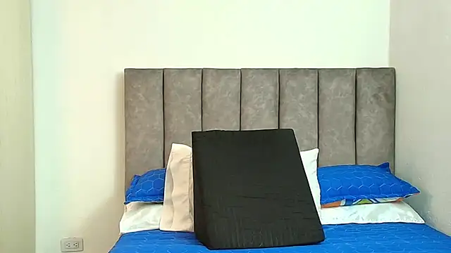 Snapshot of karina_lewis_ chatting on December 3, 2025, 4:35 am karina lewis online show from December 3, 2025, 4:35 am