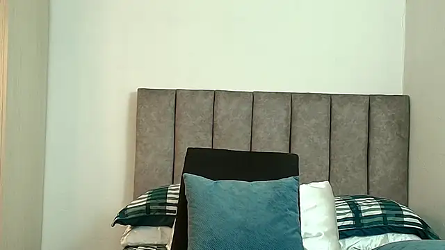 karina lewis  online show from March 26, 2026, 4:11 am