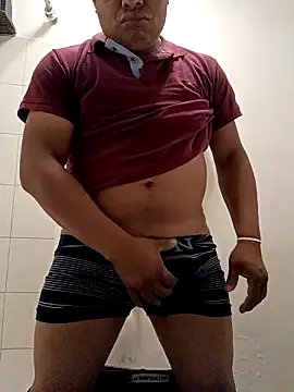 Snapshot of Riatatuil chatting on February 6, 2026, 2:57 pm Riatatuil online show from February 6, 2026, 2:57 pm