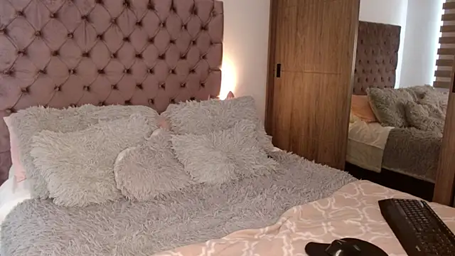 Snapshot of Roussmariehenao chatting on October 12, 2025, 1:23 pm Roussmariehenao online show from October 12, 2025, 1:23 pm