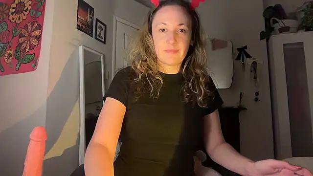 Snapshot of Littlelolo60 chatting on February 6, 2026, 6:48 pm Littlelolo60 online show from February 6, 2026, 6:48 pm