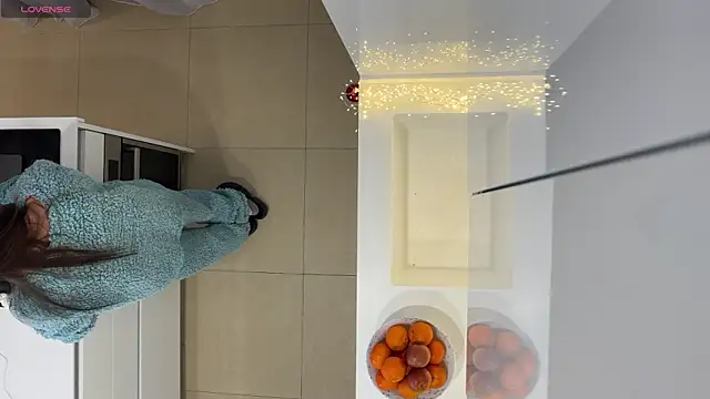 Mika Miller online show from December 20, 2024, 9:39 pm