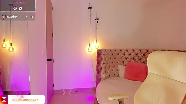 madisson davon online show from October 14, 2025, 8:31 pm