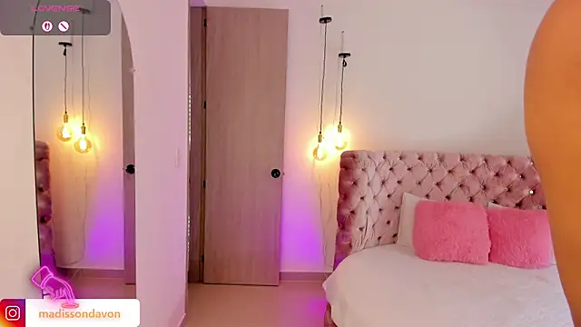 Snapshot of madisson_davon chatting on March 1, 2026, 3:01 pm madisson davon online show from March 1, 2026, 3:01 pm