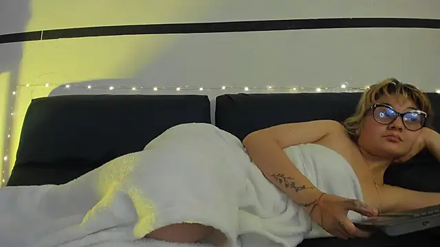 Sweet Namii online show from March 23, 2025, 6:37 am