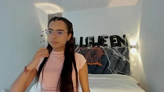 sara saenz99 online show from October 23, 2025, 8:07 pm