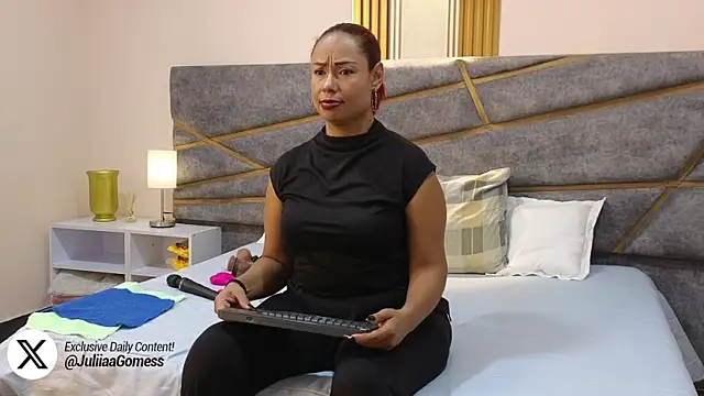 Snapshot of Julia_Gomes chatting on March 2, 2025, 7:30 pm Julia Gomes online show from March 2, 2025, 7:30 pm