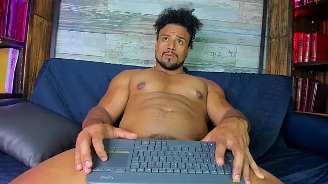 Snapshot of MikeEstevess chatting on August 3, 2026, 9:04 am MikeEstevess online show from August 3, 2026, 9:04 am
