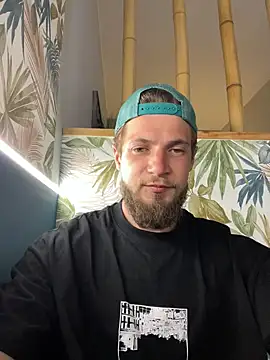 jimmyy  online show from May 19, 2026, 7:48 am