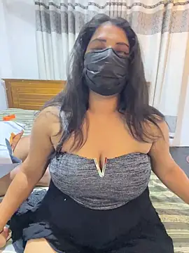 NOORA-GIRL online show from April 3, 2026, 3:24 am