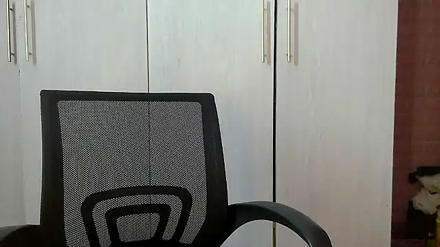 Snapshot of Destiny_Desire chatting on January 7, 2026, 6:57 pm Destiny Desire online show from January 7, 2026, 6:57 pm