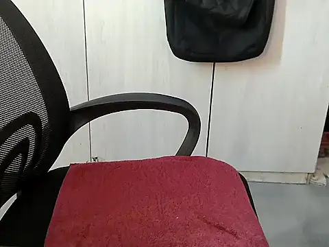 Snapshot of Destiny_Desire chatting on December 4, 2025, 10:42 pm Destiny Desire online show from December 4, 2025, 10:42 pm