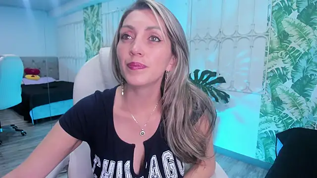 Snapshot of anny_sweet72 chatting on September 19, 2025, 12:20 pm anny sweet72 online show from September 19, 2025, 12:20 pm