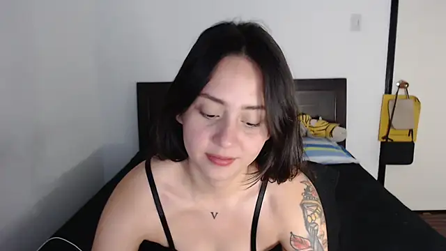 Snapshot of rebecca_collin chatting on October 7, 2025, 10:55 pm rebecca collin online show from October 7, 2025, 10:55 pm