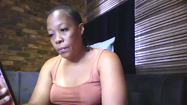 DIRTYTALKINQUEEN online show from April 1, 2026, 8:37 am