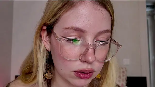 HoneyAudrey online show from November 14, 2025, 2:59 am