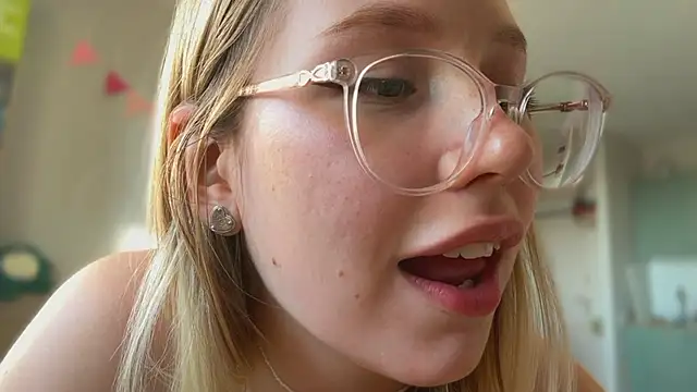 HoneyAudrey online show from October 14, 2025, 3:18 am