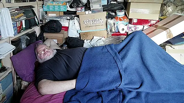 hadeszeuss2 online show from December 16, 2025, 3:27 pm