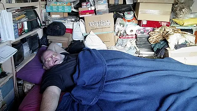 hadeszeuss2 online show from December 1, 2025, 3:46 pm