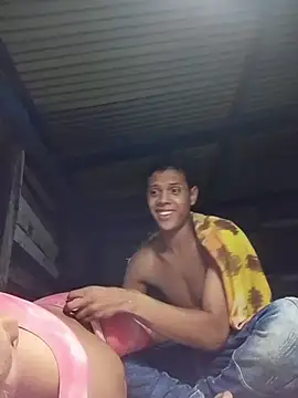 daniel traviexxxo online show from November 23, 2025, 3:05 am