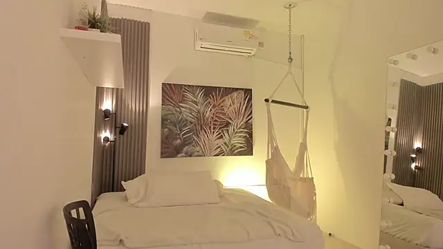 Snapshot of emma_alice_ chatting on February 11, 2026, 10:59 am emma alice online show from February 11, 2026, 10:59 am