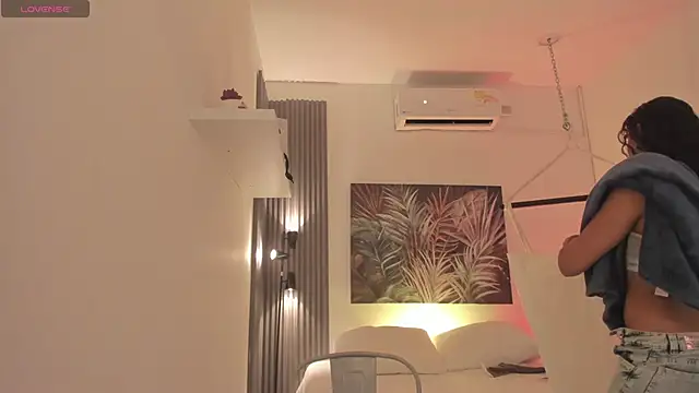 emma alice  online show from November 15, 2025, 12:09 pm