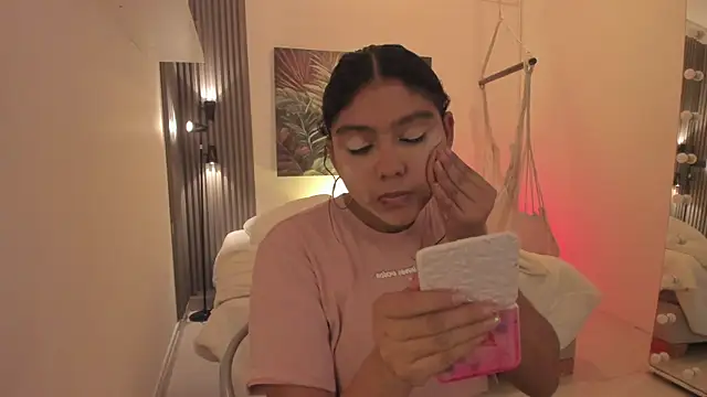 emma alice  online show from November 21, 2025, 12:48 pm