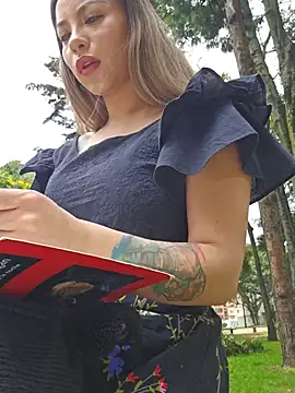 Snapshot of Karen_San_Miguel chatting on March 11, 2025, 5:35 pm Karen San Miguel online show from March 11, 2025, 5:35 pm