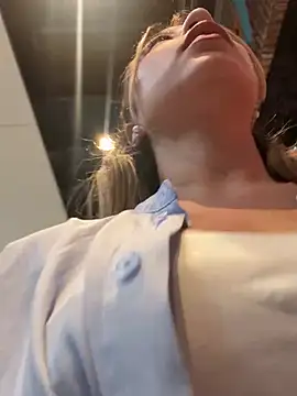 Snapshot of Karen_San_Miguel chatting on February 27, 2025, 10:09 pm Karen San Miguel online show from February 27, 2025, 10:09 pm