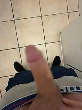 Maertens2810 online show from November 28, 2025, 2:50 pm