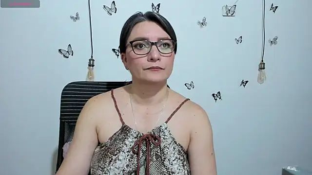 Amie Adams82  online show from November 13, 2025, 4:00 pm