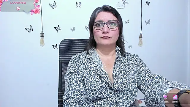 Amie Adams82  online show from April 28, 2026, 1:26 pm