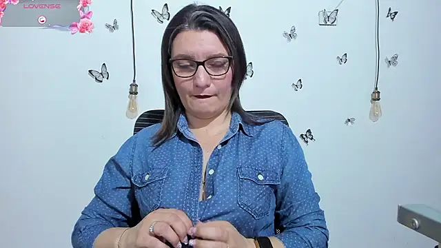 Amie Adams82  online show from January 14, 2026, 1:37 pm