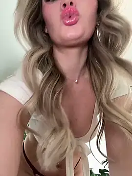 LoveShae  online show from March 21, 2026, 3:49 pm