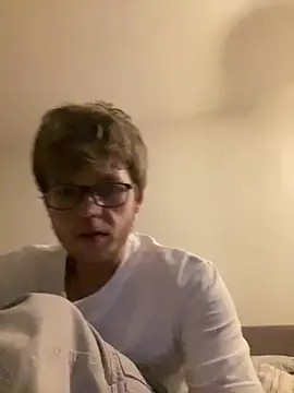 jungxSHxboy online show from April 12, 2026, 4:05 am