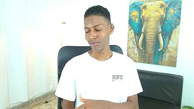 maiki18  online show from November 12, 2025, 8:56 pm