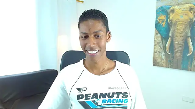 maiki18  online show from February 2, 2026, 9:03 pm