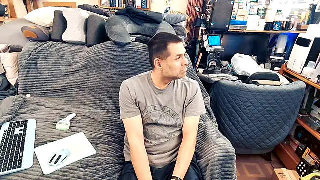 Snapshot of ClampMaster chatting on September 24, 2025, 8:04 pm ClampMaster online show from September 24, 2025, 8:04 pm