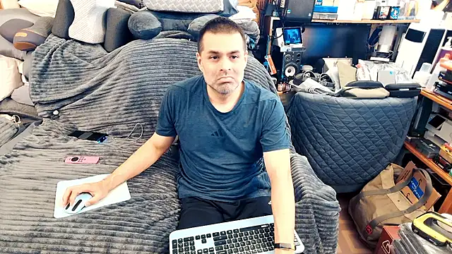 Snapshot of ClampMaster chatting on October 18, 2025, 1:51 am ClampMaster online show from October 18, 2025, 1:51 am