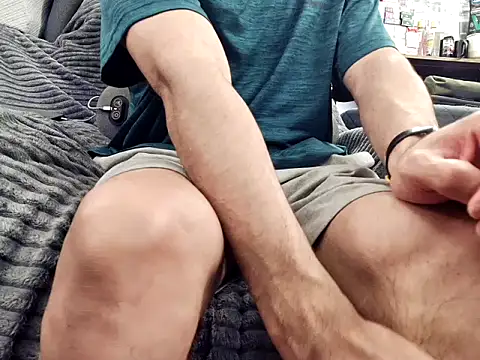 Snapshot of ClampMaster chatting on January 6, 2026, 9:52 pm ClampMaster online show from January 6, 2026, 9:52 pm