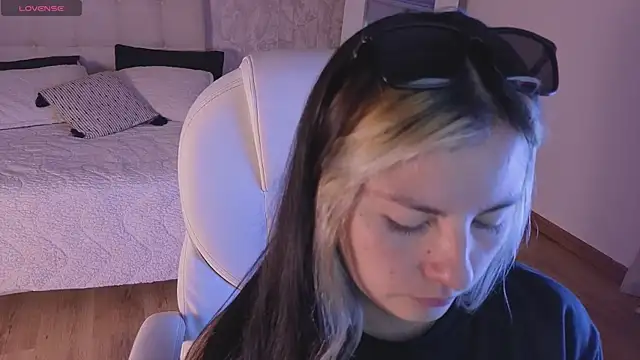 brandy sweet  online show from September 26, 2025, 3:08 pm