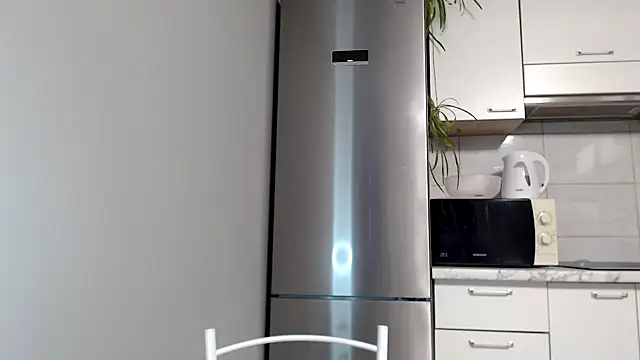 Snapshot of SierraSky_ chatting on February 7, 2025, 6:24 pm SierraSky online show from February 7, 2025, 6:24 pm